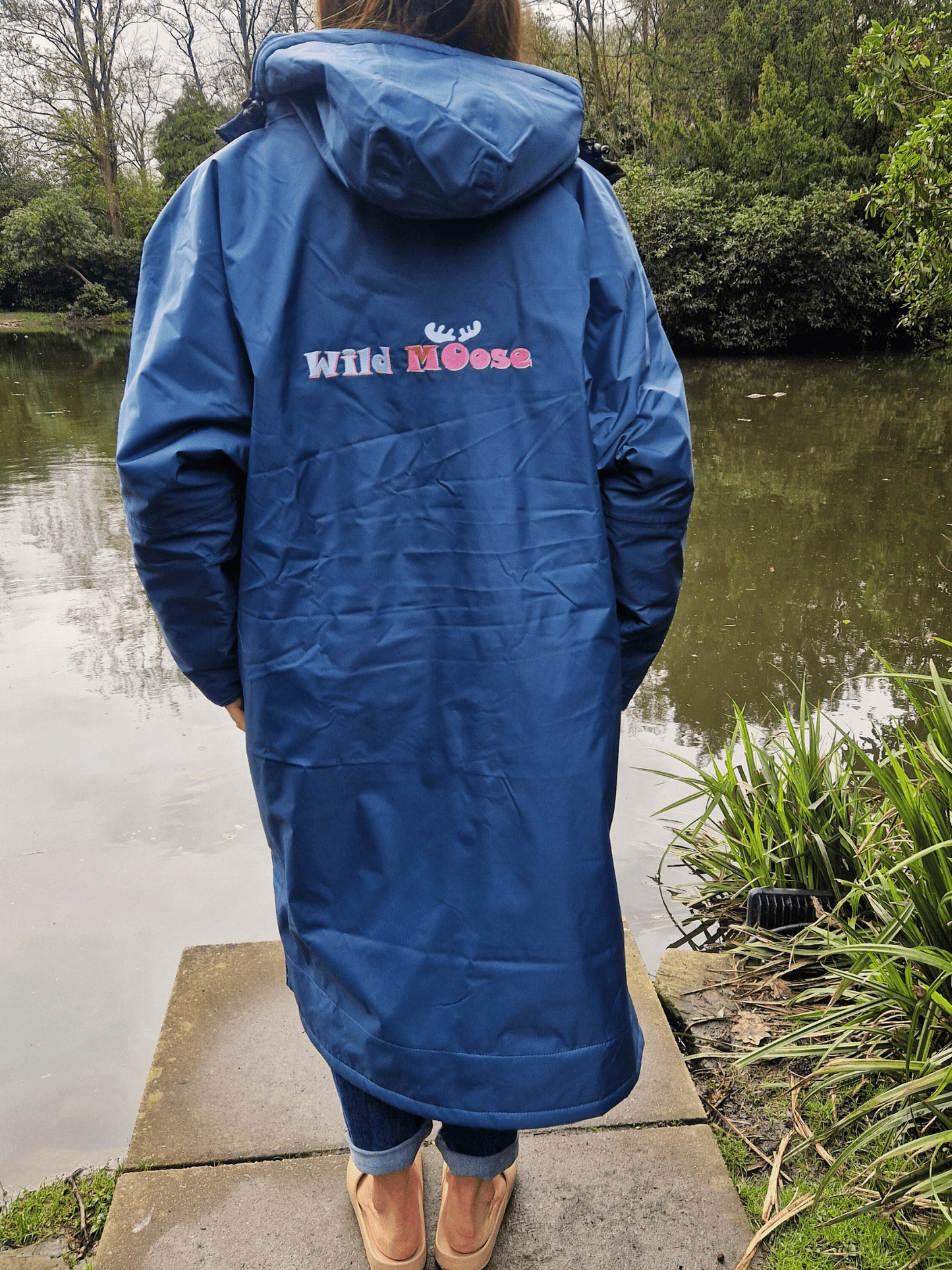 Tickled Moose Eco - long sleeve changing robe - steel blue/hot pink