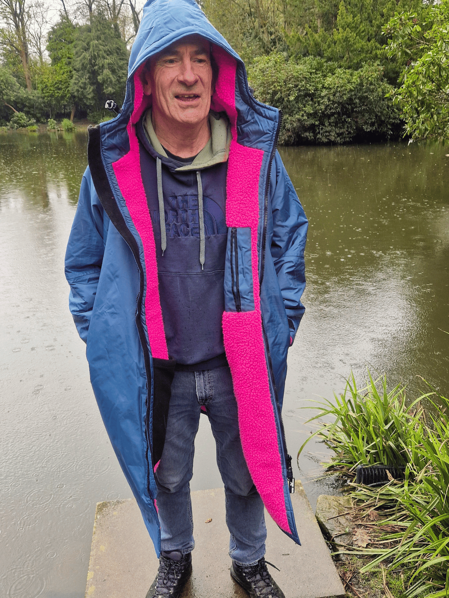 Tickled Moose Eco - long sleeve changing robe - steel blue/hot pink