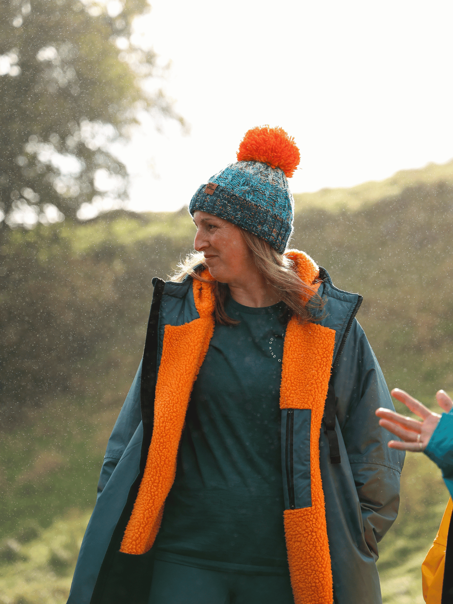 Blazing Moose Eco - long sleeve changing robe - steel blue/vibrant orange