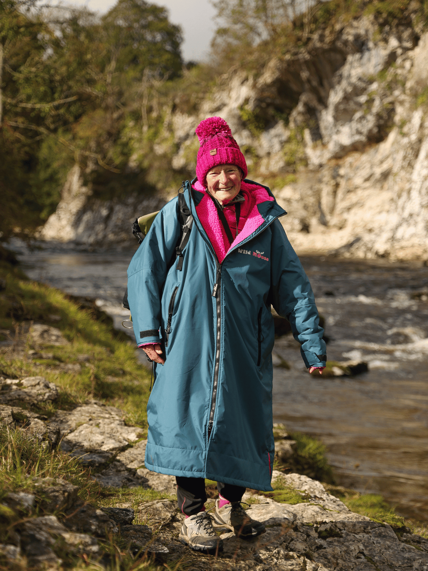 Tickled Moose Eco - long sleeve changing robe - steel blue/hot pink